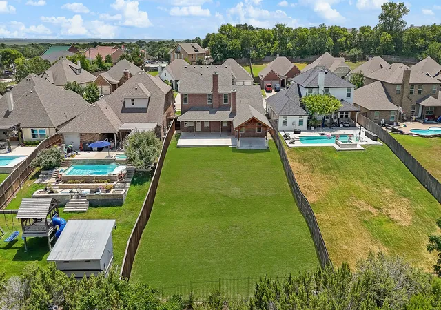 Photo 4 of Single family home for sale at 316 Bluffside Trl, Fort Worth, TX 76126 | MLS# 21355111 | Listing updated on 2026-09-12