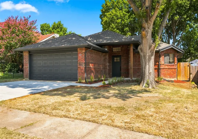 Photo 1 of Single family home for sale at 819 Lovingham Dr, Arlington, TX 76017 | MLS# 21354626 | Listing updated on 2026-09-10