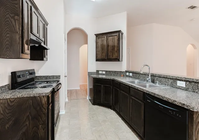 Photo 4 of Sale Pending at 3414 Mojave Dr, Dallas, TX 75241 | MLS# 21355166 | Listing updated on 2026-09-10