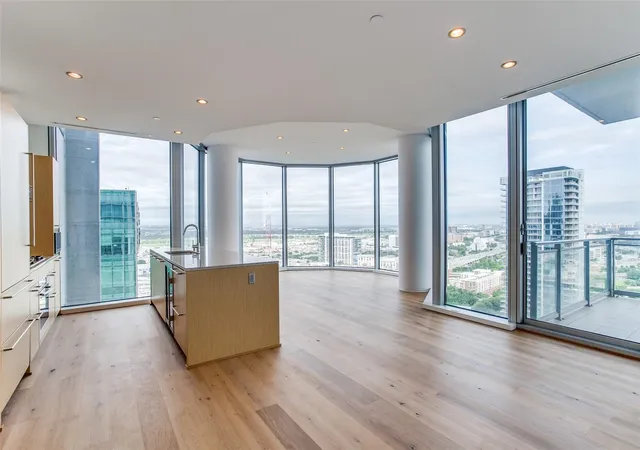 Photo 3 of Condo for sale at 2404 Mckinnon St #2404, Dallas, TX 75201 | MLS# 21331902 | Listing updated on 2026-09-09