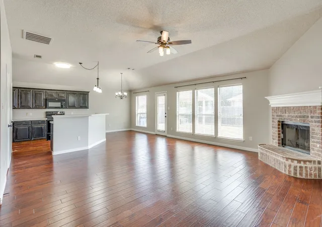 Photo 2 of Single family home for sale at 400 Bretts Wy, Burleson, TX 76028 | MLS# 21352280 | Listing updated on 2026-09-07