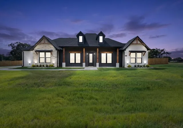 Photo 1 of Single family home for sale at 7727 Molina Dr, Tyler, TX 75704 | MLS# 21343800 | Listing updated on 2026-09-12