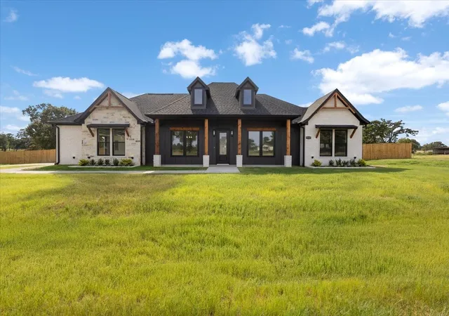 Photo 2 of Single family home for sale at 7727 Molina Dr, Tyler, TX 75704 | MLS# 21343800 | Listing updated on 2026-09-12