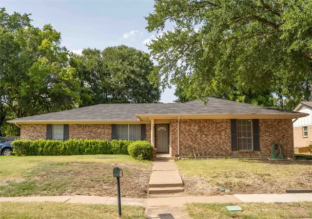 Single family home for sale at 2001 Chalice Rd, Arlington, TX 76014 | MLS# 21354377