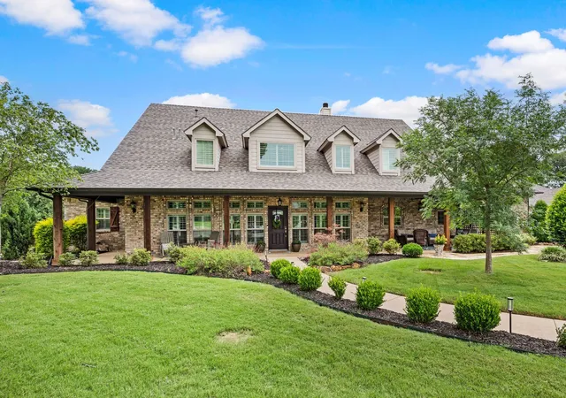 Photo 4 of Single family home for sale at 7400 Arabian Cir, Flower Mound, TX 75022 | MLS# 21355363 | Listing updated on 2026-09-12
