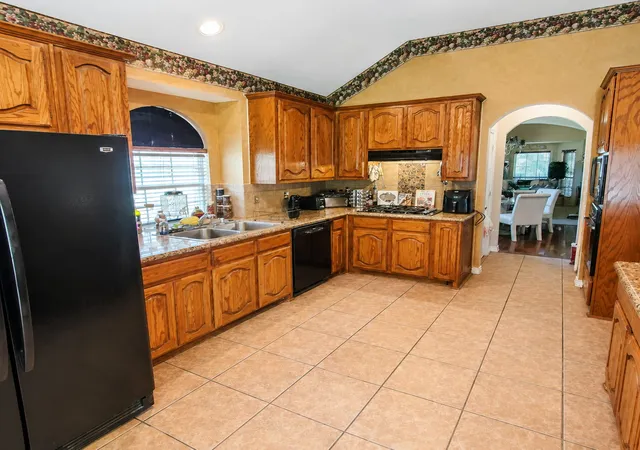 Photo 4 of Sale Pending at 1206 Yukon Dr, Glenn Heights, TX 75154 | MLS# 21345645 | Listing updated on 2026-09-14
