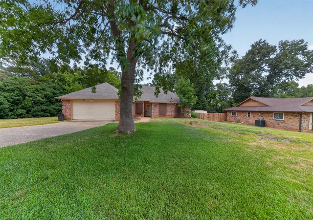 Photo 1 of Single family home for sale at 9314 Londonderry, Tyler, TX 75703 | MLS# 21355096 | Listing updated on 2026-09-14