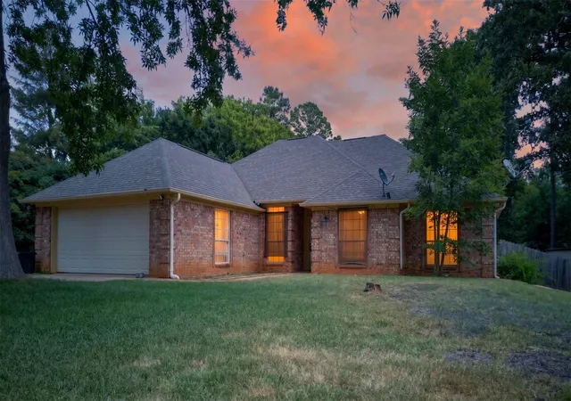 Photo 2 of Single family home for sale at 9314 Londonderry, Tyler, TX 75703 | MLS# 21355096 | Listing updated on 2026-09-14