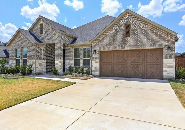 Photo 2 of Single family home for sale at 2405 Hitchford St, Midlothian, TX 76065 | MLS# 21342713 | Listing updated on 2026-10-06