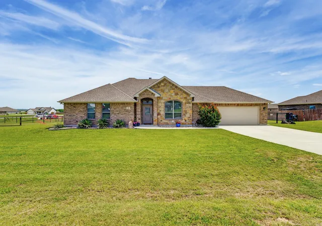 Photo 1 of Sale Pending at 121 Walnut St, Paradise, TX 76073 | MLS# 21351975 | Listing updated on 2026-09-25