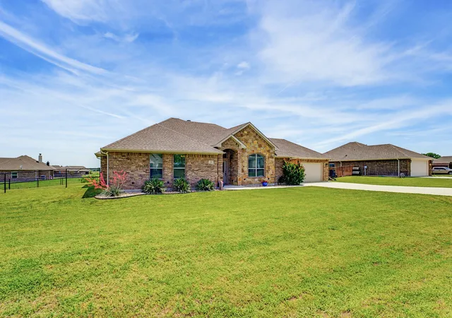 Photo 2 of Sale Pending at 121 Walnut St, Paradise, TX 76073 | MLS# 21351975 | Listing updated on 2026-09-25