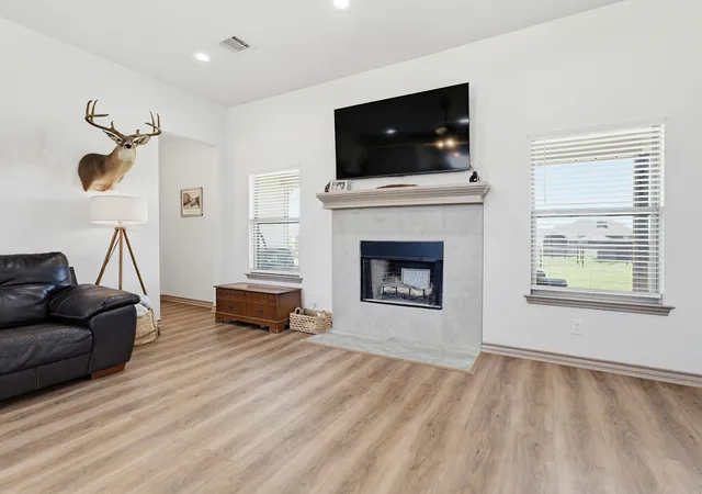 Photo 4 of Sale Pending at 121 Walnut St, Paradise, TX 76073 | MLS# 21351975 | Listing updated on 2026-09-25