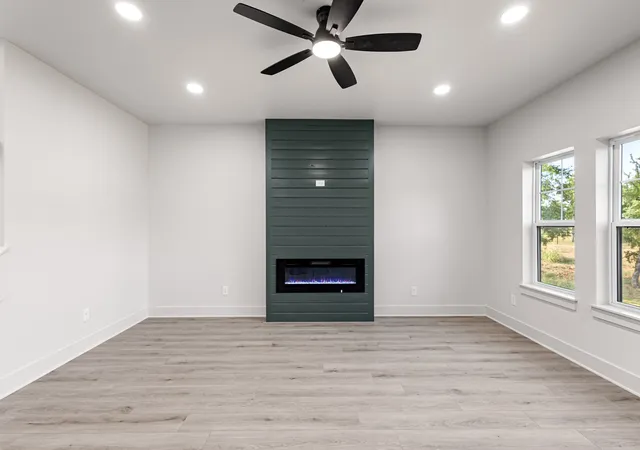 Photo 3 of Single family home for sale at 121 Jim Walter Dr, Runaway Bay, TX 76426 | MLS# 21355433 | Listing updated on 2026-10-01