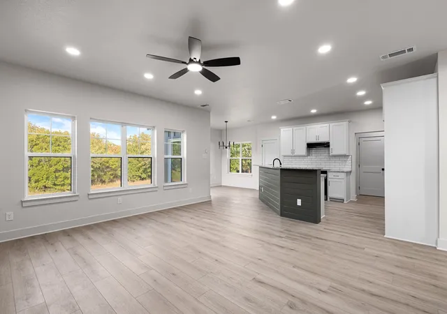 Photo 4 of Single family home for sale at 121 Jim Walter Dr, Runaway Bay, TX 76426 | MLS# 21355433 | Listing updated on 2026-10-01