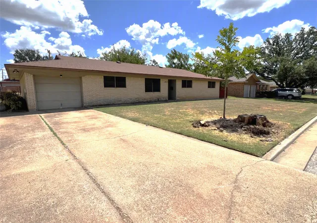Photo 3 of Single family home for sale at 410 N Rosalee, Henrietta, TX 76365 | MLS# 21355759 | Listing updated on 2026-09-08