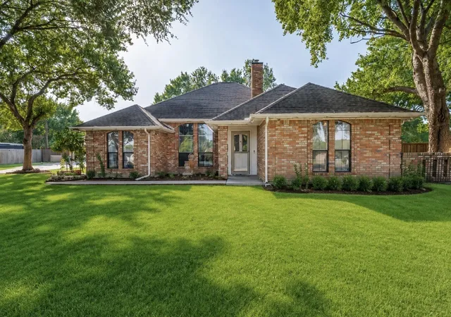 Photo 1 of Sale Pending at 901 Winding Creek Trl, Red Oak, TX 75154 | MLS# 21355895 | Listing updated on 2026-09-15