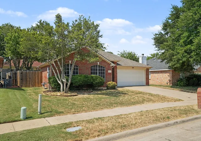 Photo 2 of Sale Pending at 1010 Barkridge Dr, Mc Kinney, TX 75069 | MLS# 21352475 | Listing updated on 2026-09-08