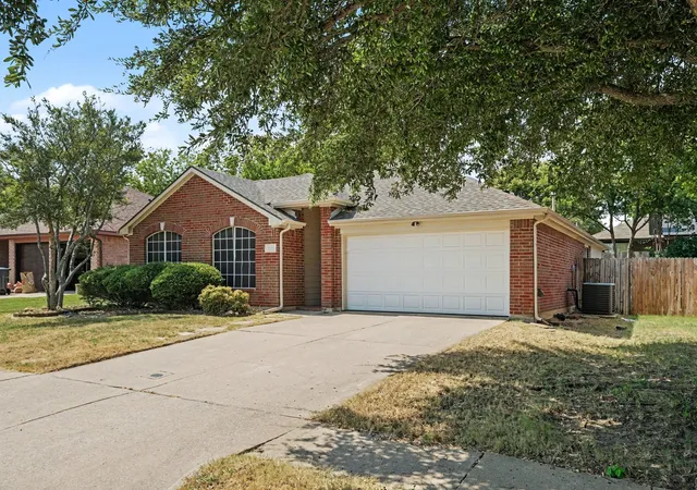 Photo 3 of Sale Pending at 1010 Barkridge Dr, Mc Kinney, TX 75069 | MLS# 21352475 | Listing updated on 2026-09-08