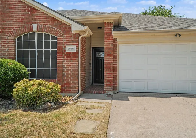 Photo 3 of Sale Pending at 1010 Barkridge Dr, Mc Kinney, TX 75069 | MLS# 21352475 | Listing updated on 2026-09-08