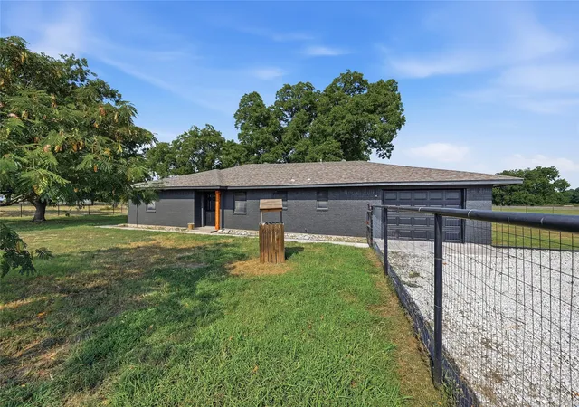 Photo 3 of Sale Pending at 16082 Us Hwy 377, Whitesboro, TX 76273 | MLS# 21352140 | Listing updated on 2026-09-22