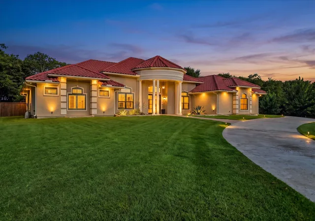Photo 1 of Single family home for sale at 6532 Shoreline Dr, Little Elm, TX 75068 | MLS# 21354247 | Listing updated on 2026-09-13