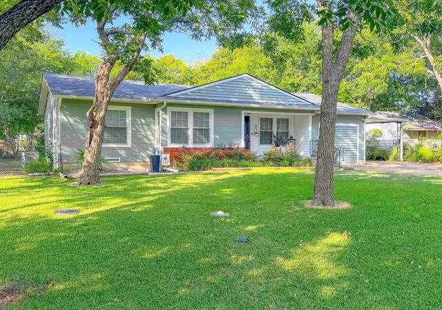 Photo 2 of Single family home for sale at 602 Richmond Ln, Waxahachie, TX 75165 | MLS# 21354073 | Listing updated on 2026-09-14