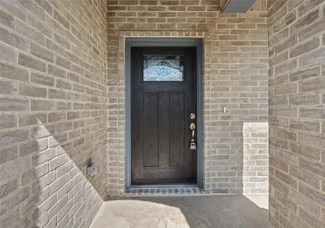 Photo 2 of Single family home for sale at 821 S Ayers Ave, Fort Worth, TX 76103 | MLS# 21356124 | Listing updated on 2026-09-11