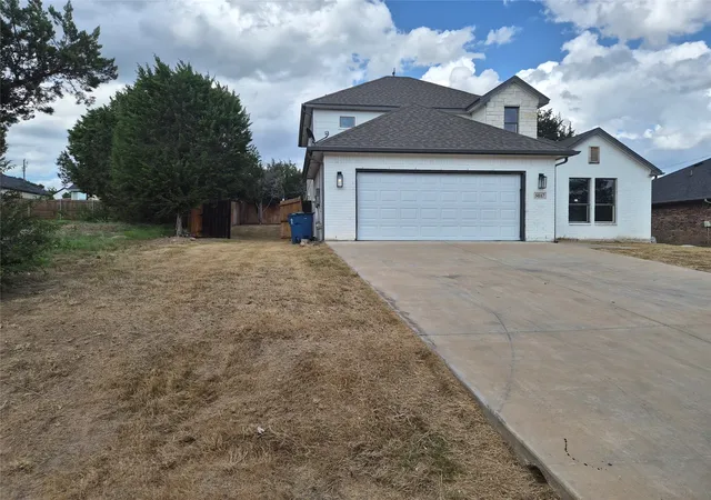 Photo 1 of Single family home for sale at 5817 Stonegate Cir, Granbury, TX 76048 | MLS# 21356160 | Listing updated on 2026-09-14