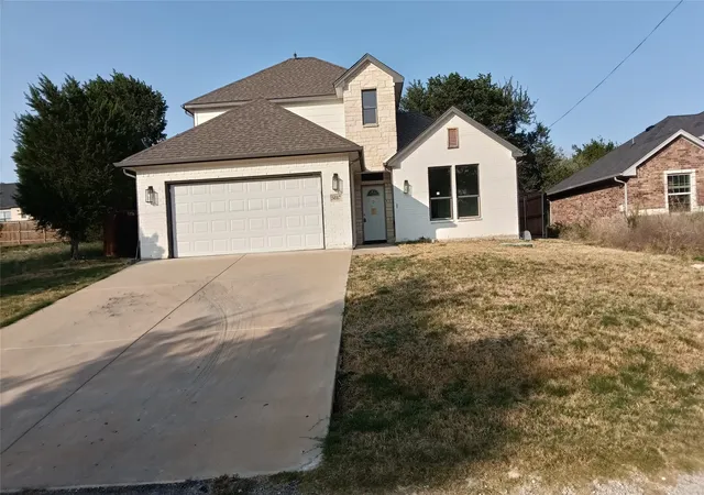 Photo 2 of Single family home for sale at 5817 Stonegate Cir, Granbury, TX 76048 | MLS# 21356160 | Listing updated on 2026-09-14