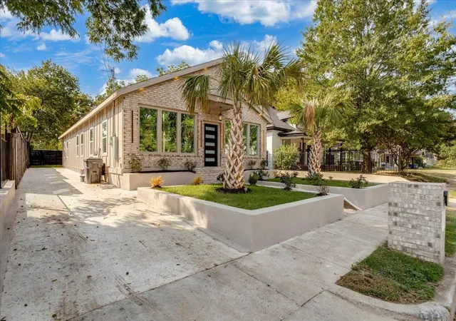 Photo 3 of Single family home for sale at 2726 Carpenter Ave, Dallas, TX 75215 | MLS# 21356216 | Listing updated on 2026-09-14