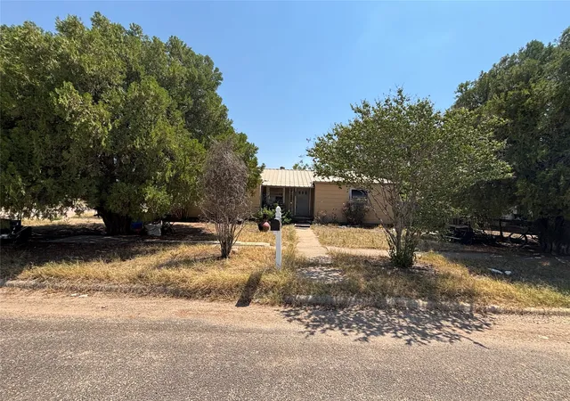 Photo 1 of Single family home for sale at 649 Avenue F, Hamlin, TX 79520 | MLS# 21356245 | Listing updated on 2026-09-23