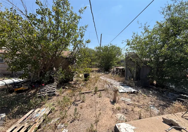 Photo 3 of Single family home for sale at 649 Avenue F, Hamlin, TX 79520 | MLS# 21356245 | Listing updated on 2026-09-23