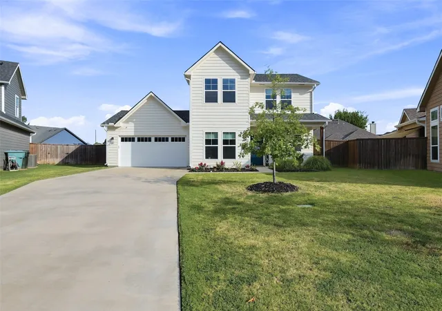 Photo 2 of Sale Pending at 403 Sonoma Ct, Sherman, TX 75092 | MLS# 21351025 | Listing updated on 2026-09-17
