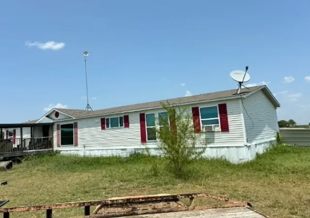 Photo 3 of Manufactured home for sale at 2000 Jasper Blvd, Kaufman, TX 75142 | MLS# 21356253 | Listing updated on 2026-09-28