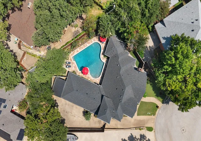 Photo 2 of Sale Pending at 3320 Thorntree Ct, Arlington, TX 76016 | MLS# 21355205 | Listing updated on 2026-09-16