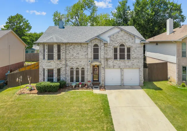 Photo 1 of Single family home for sale at 2610 Vistaview Dr, Corinth, TX 76210 | MLS# 21355930 | Listing updated on 2026-09-09