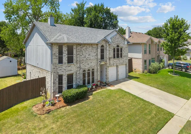 Photo 2 of Single family home for sale at 2610 Vistaview Dr, Corinth, TX 76210 | MLS# 21355930 | Listing updated on 2026-09-09