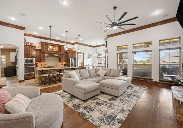 Photo 2 of Single family home for sale at 115 Circle Club Ln, Longview, TX 75602 | MLS# 21355526 | Listing updated on 2026-10-05
