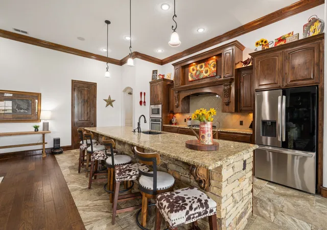 Photo 3 of Single family home for sale at 115 Circle Club Ln, Longview, TX 75602 | MLS# 21355526 | Listing updated on 2026-10-05