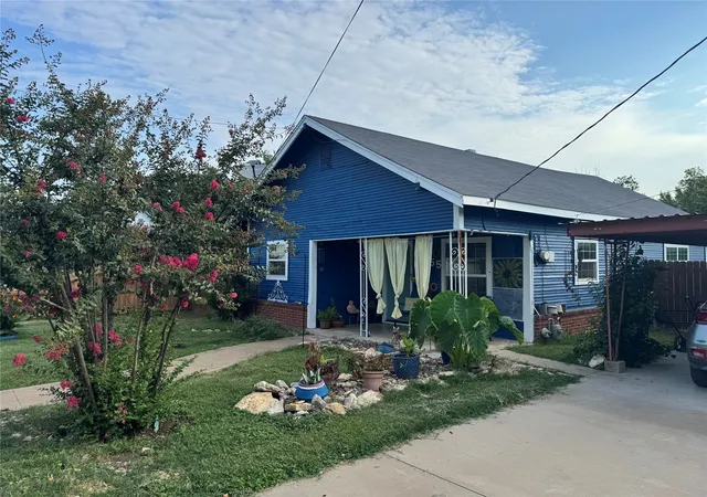 Photo 1 of Single family home for sale at 655 N Race St, Stephenville, TX 76401 | MLS# 21356311 | Listing updated on 2026-09-09