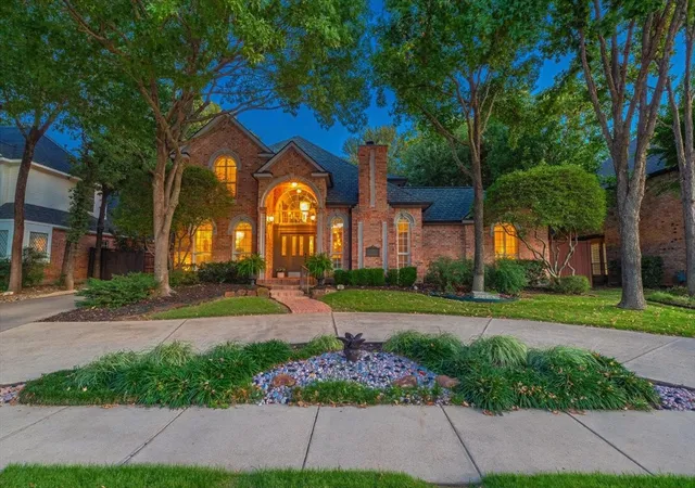 Photo 1 of Single family home for sale at 301 W Mill Valley Dr, Colleyville, TX 76034 | MLS# 21354897 | Listing updated on 2026-10-03