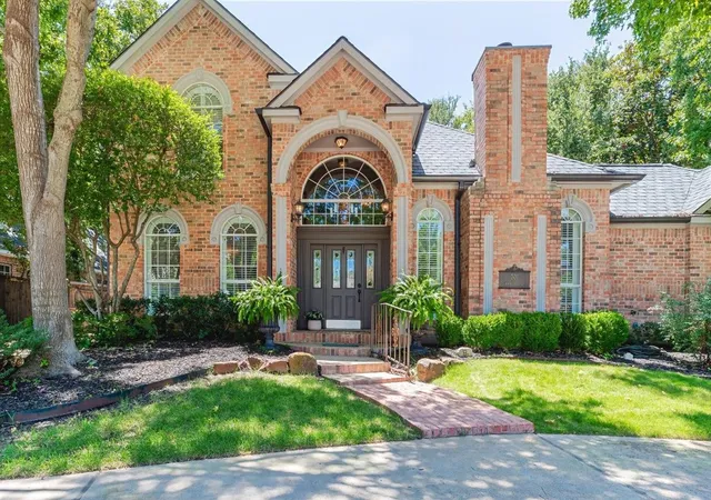 Photo 2 of Single family home for sale at 301 W Mill Valley Dr, Colleyville, TX 76034 | MLS# 21354897 | Listing updated on 2026-10-03