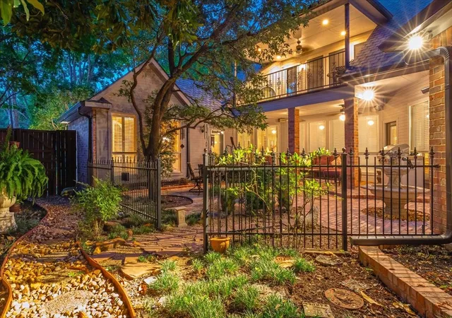 Photo 3 of Single family home for sale at 301 W Mill Valley Dr, Colleyville, TX 76034 | MLS# 21354897 | Listing updated on 2026-10-03