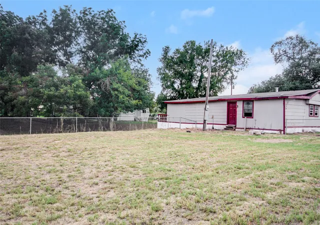Photo 3 of Land for sale at 121 Pawnee Trl, Weatherford, TX 76087 | MLS# 21356298 | Listing updated on 2026-09-09