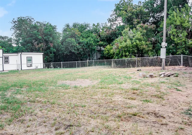 Photo 4 of Land for sale at 121 Pawnee Trl, Weatherford, TX 76087 | MLS# 21356298 | Listing updated on 2026-09-09
