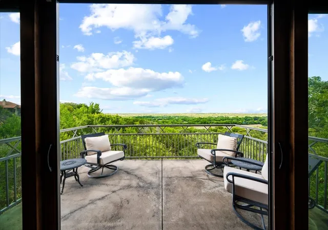Photo 3 of Single family home for sale at 200 Falcon Rdg, Aledo, TX 76008 | MLS# 21353860 | Listing updated on 2026-09-13