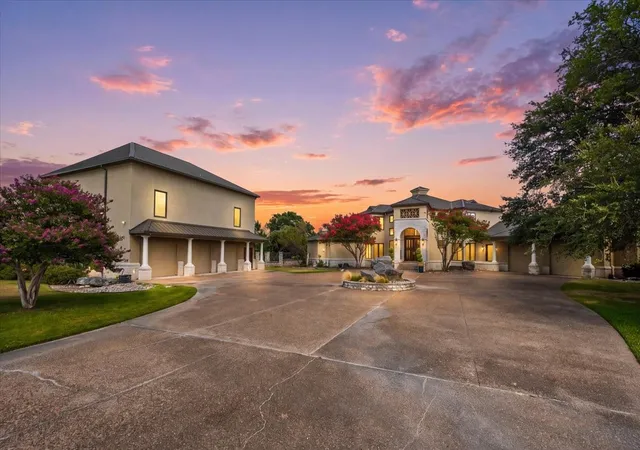 Photo 4 of Single family home for sale at 200 Falcon Rdg, Aledo, TX 76008 | MLS# 21353860 | Listing updated on 2026-09-13