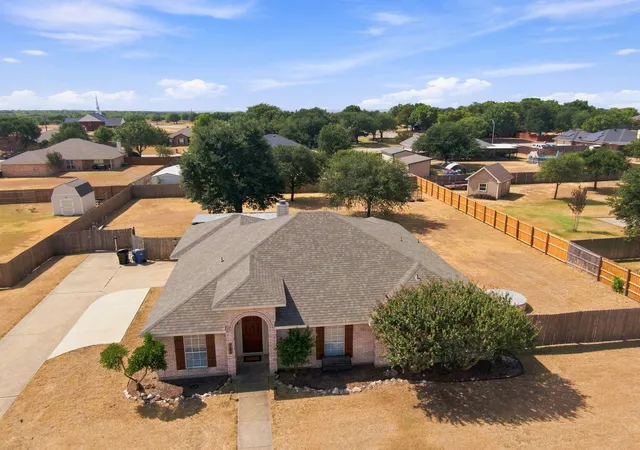 Photo 2 of Single family home for sale at 760 S Ridge Dr, Midlothian, TX 76065 | MLS# 21346868 | Listing updated on 2026-10-06