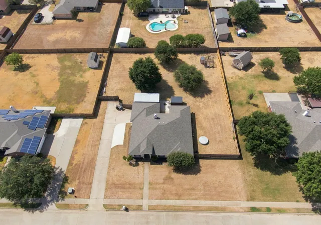 Photo 3 of Single family home for sale at 760 S Ridge Dr, Midlothian, TX 76065 | MLS# 21346868 | Listing updated on 2026-10-06