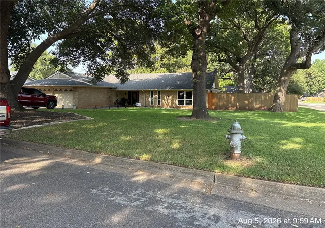 Photo 1 of Single family home for sale at 3900 Lynbrook Ln, Arlington, TX 76015 | MLS# 21356480 | Listing updated on 2026-09-10
